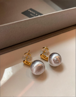 Metallic spherical stud earrings made of 999 sterling silver, ensuring a hypoallergenic fit